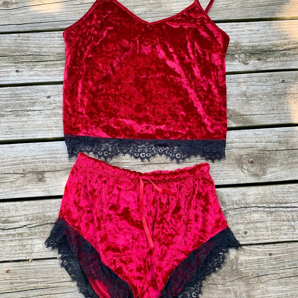 Two piece crushed velvet lounge set